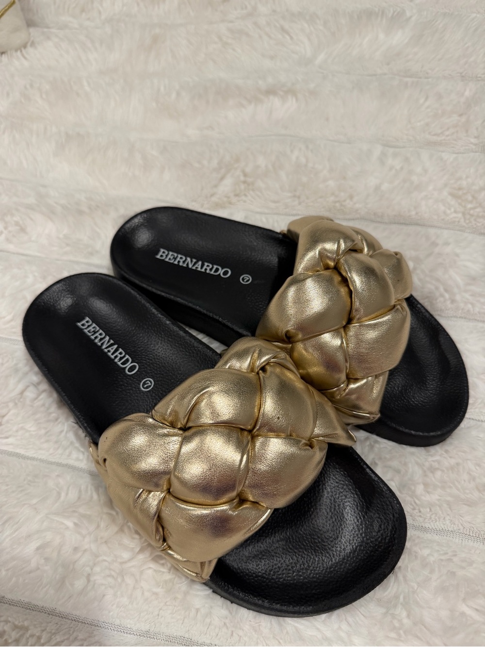 ⭐️ BERNARDO
Rylee Braided Metallic Slide Sandals ⭐️7